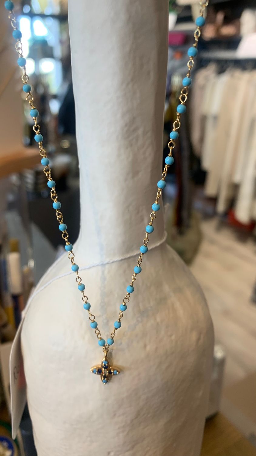 COLLIER &quot;UNE A UNE&quot;