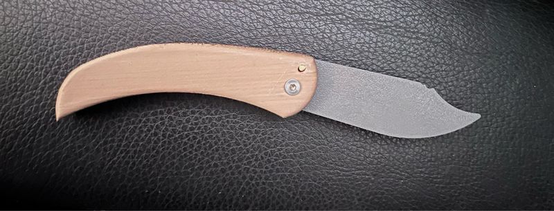 Couteau « À mo prima cultella »