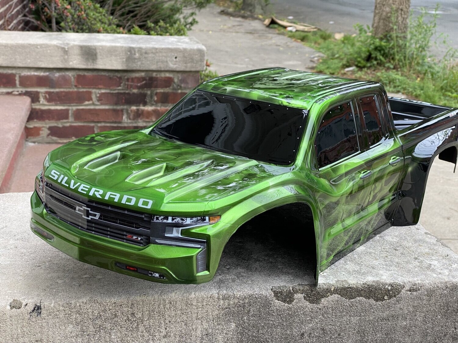 X-MAXX SILVERADO CANDY GREEN ENVY DEMON