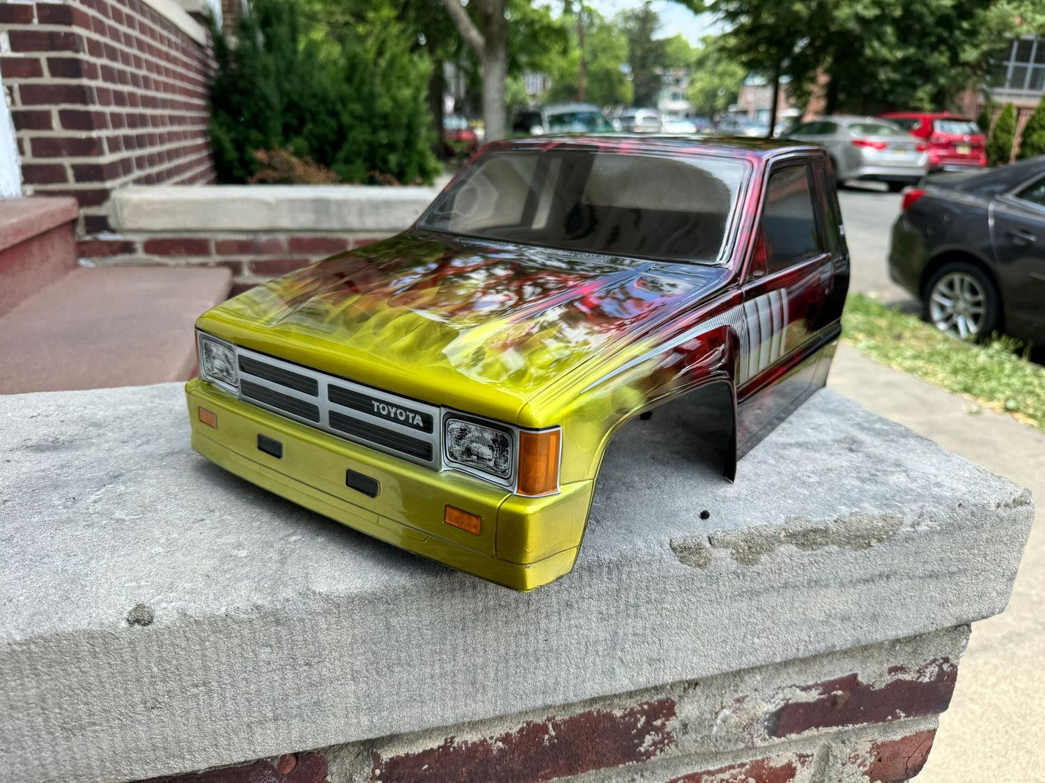 SCX6 TOYOTA SR5 CAB 1985 1/6 SCALE CANDY FLAMES