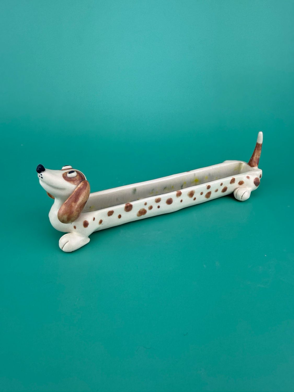 Short Dachshund Tray - Brown - Smooth Tail