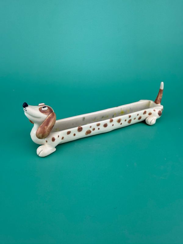 Short Dachshund Tray - Brown - Smooth Tail