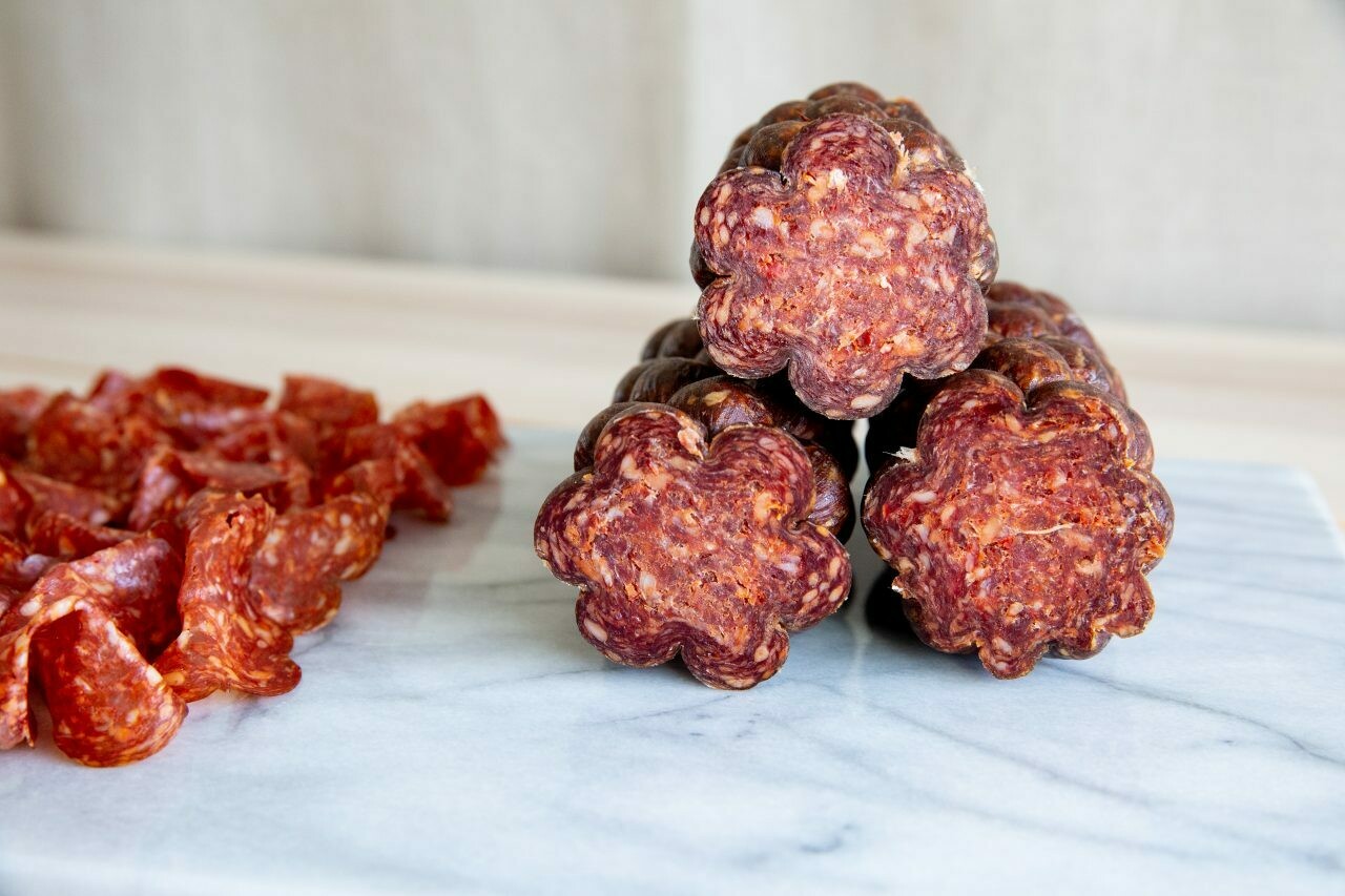 Salami från Familjen Hansen charkuteri