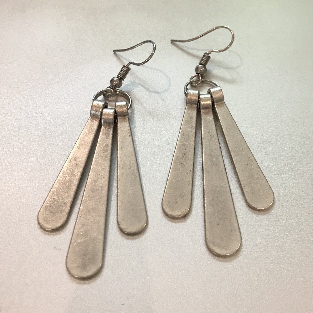 LHE-30 silver plated earrings