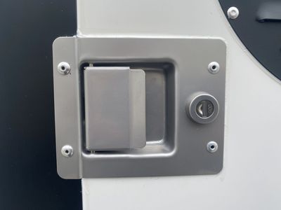 Handtag / Låsning till dörrar Handtag / Låsning till dörrar