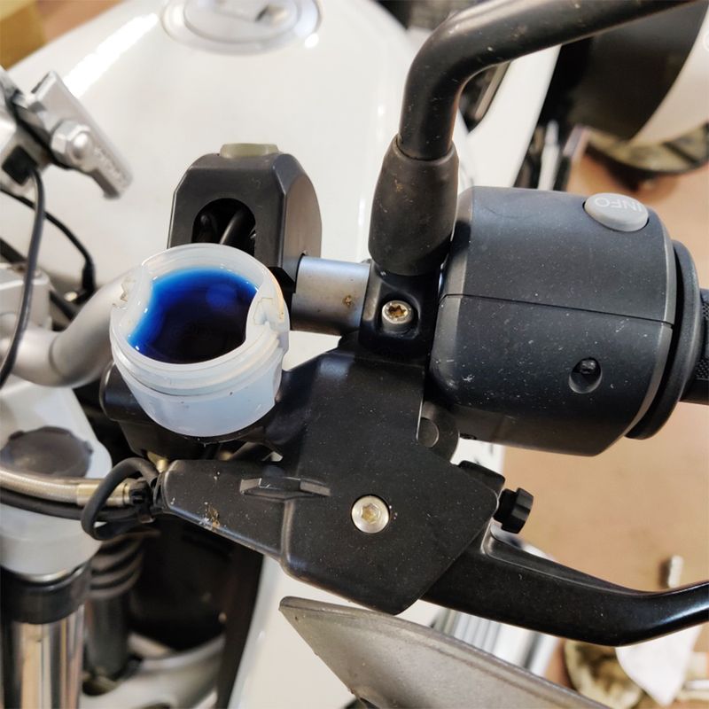 BMW Motorrad Sajūga Hidraulikas Eļļa V10 BMW Motocikliem 250ml