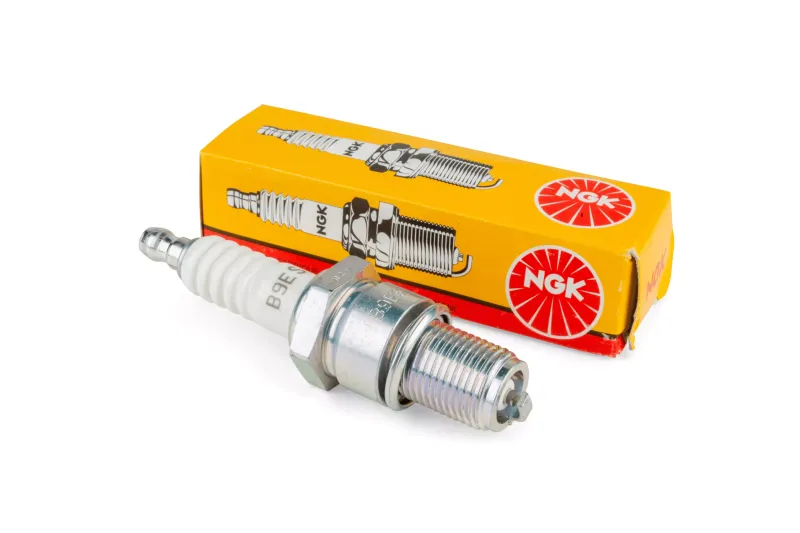 AIZDEDZES SVECE NGK B9ES ( 2611 )