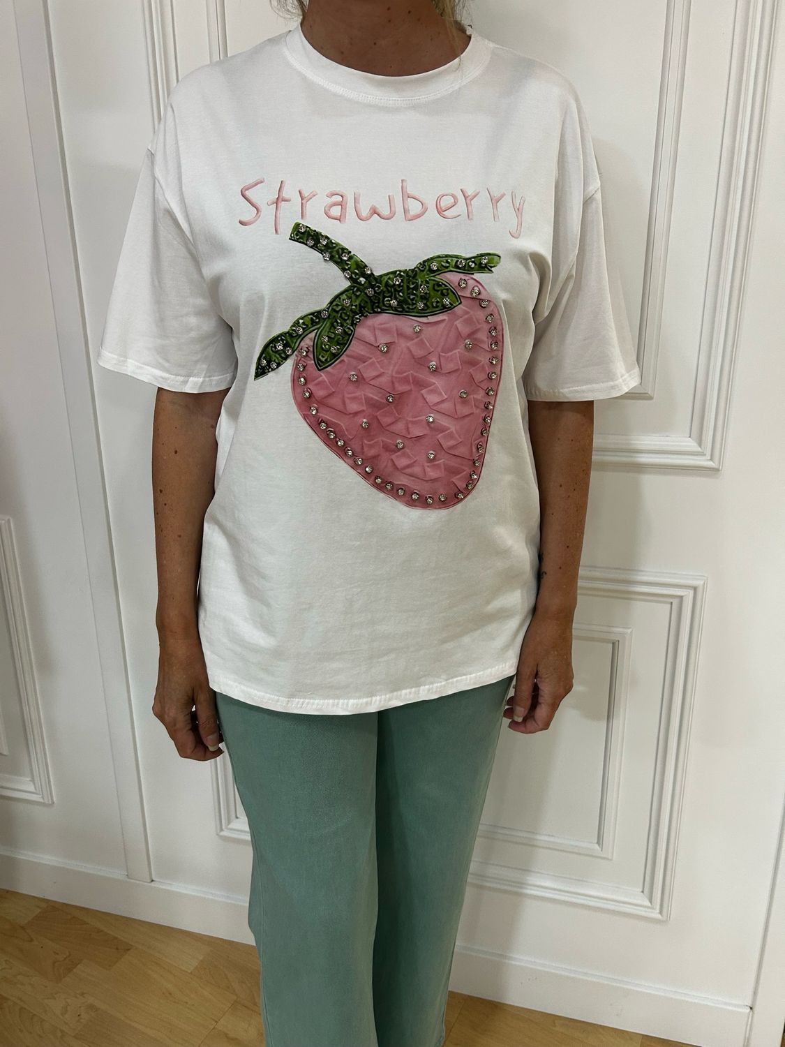 Camiseta strawberry blanca
