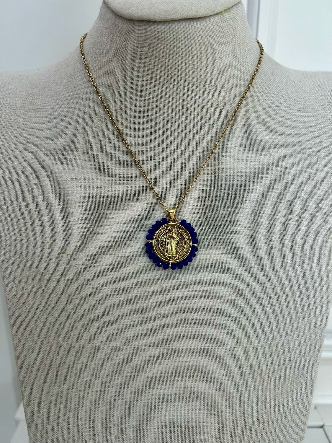 Collar acero medalla San Benito azul