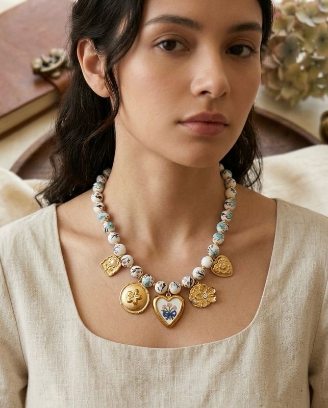 Collar acero medallón Victoria