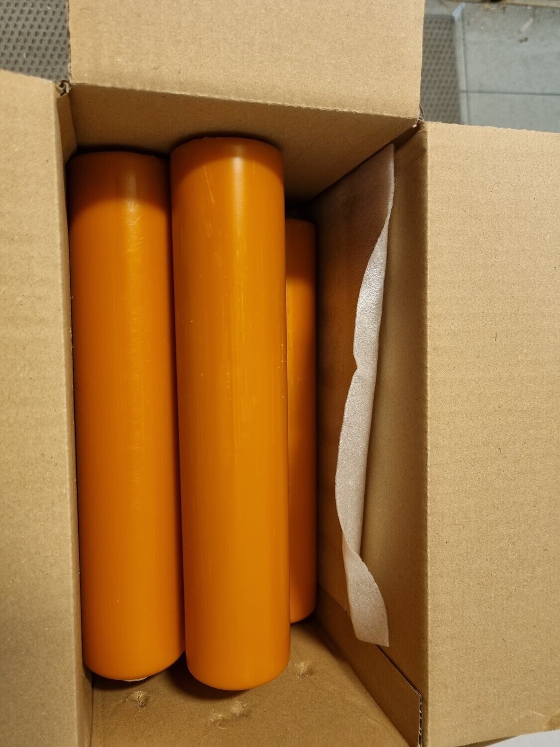 1 Stück Stumpenkerze-Größe: 300 x 60mm Farbe: Honig-Natur