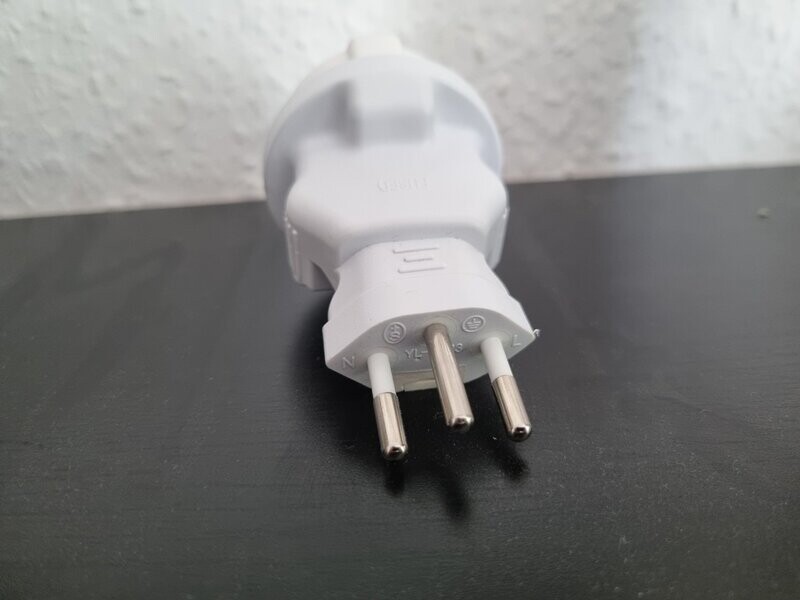 Schweiz-Adapter  Reiseadapter auf Schuko-Buchse