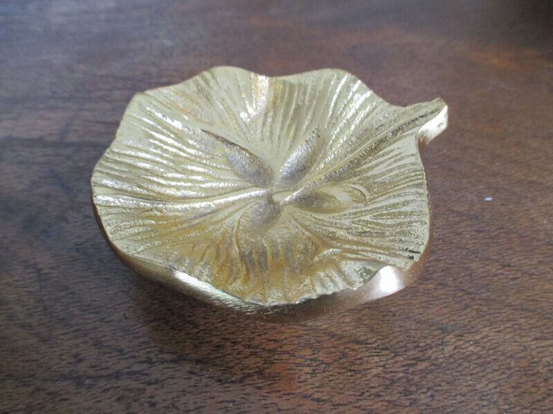 Kleine Räucherschale „Blatt“, goldfarben
