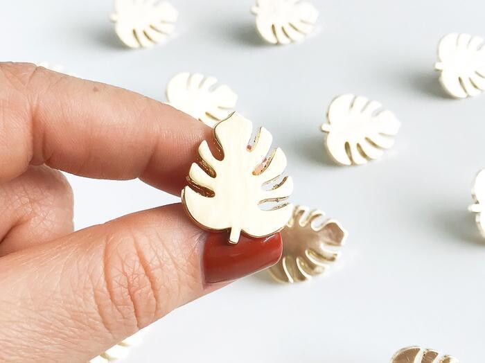 Monstera Leaf Pin