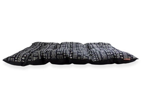 BeOneBreed Nature Bed Black & White M 28 x 36"