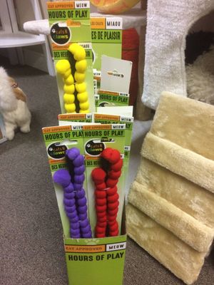 cats N claws Pom Pom Wand