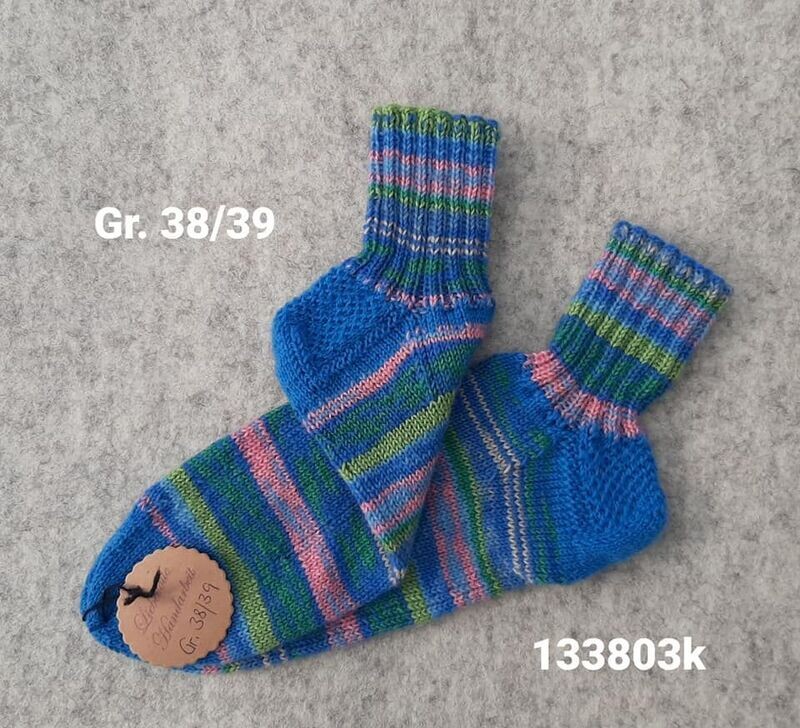 Handgestrickte Wollsocken Gr. 38/39
kurzer Schaft