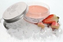 Yani Cosmetics Sāls ķermeņa skrubis ar rabarbera un zemeņu aromātu, 250 g