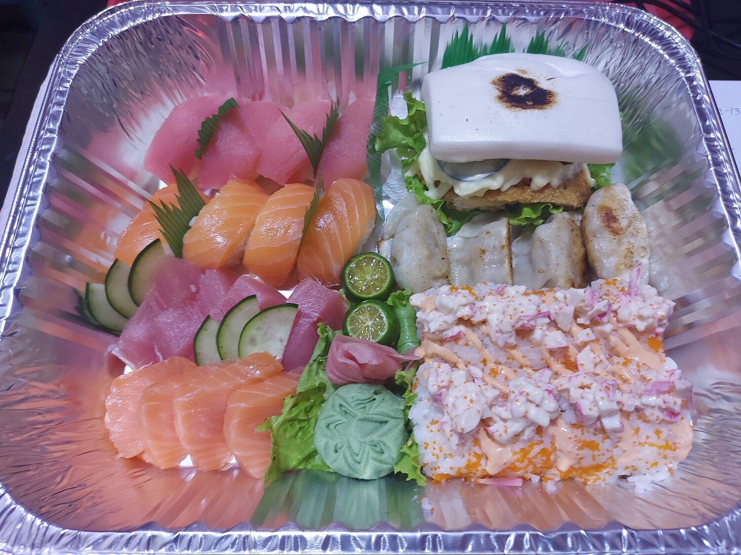 Mix Maki Sushi Sashimi Premium Meal