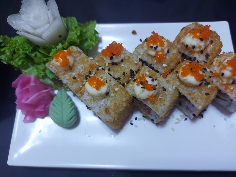 Crunchy Spicy Salmon Maki Roll