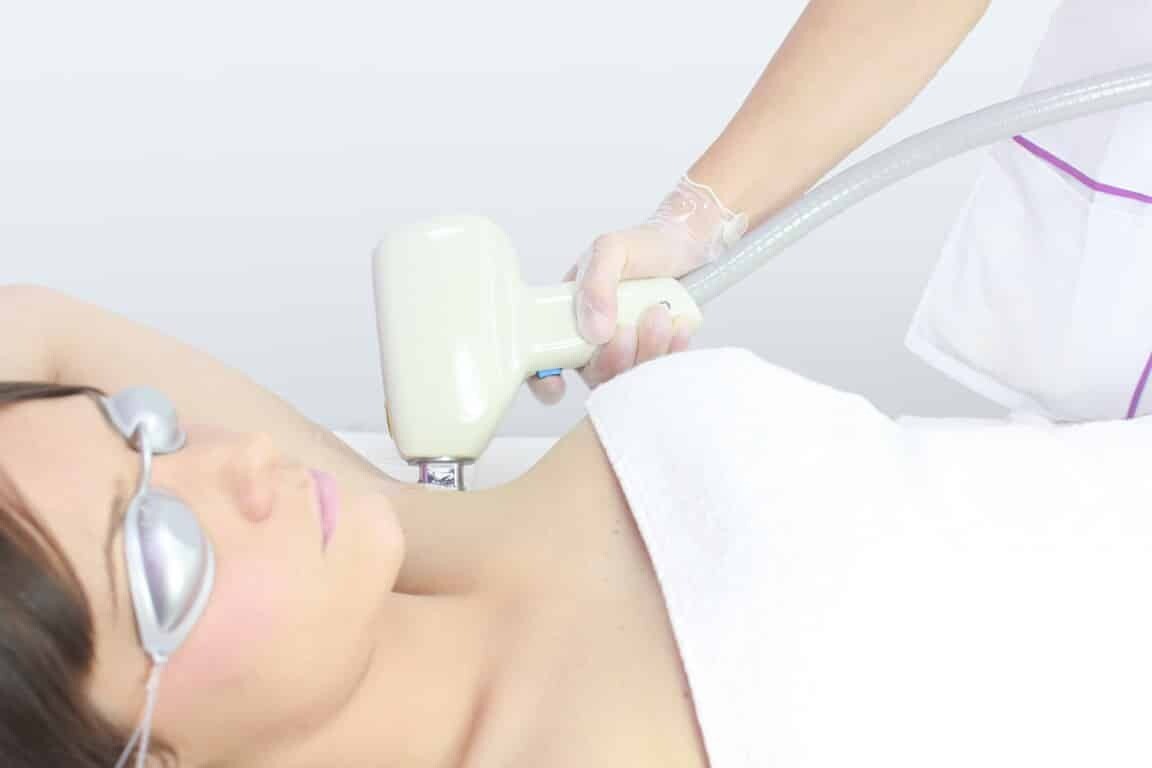 Epilation définitive Aisselles + bikini échancré 4 +1 gratuite