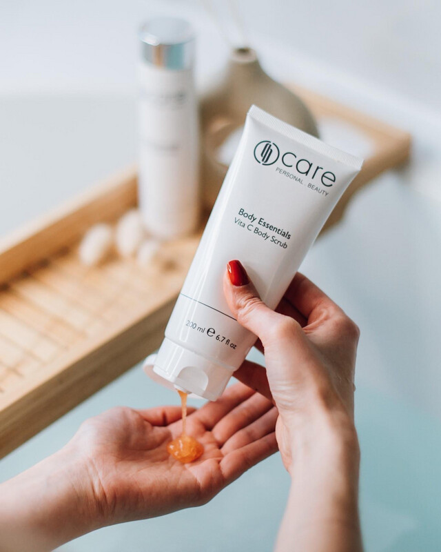 Care vit c body scrub.        A base de sels marins, osmolytes, extrait de pépins de pamplemousse et HE de mandarine