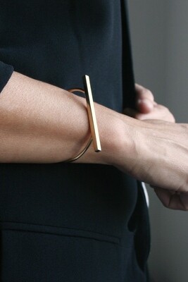 CLEAR BAR BRACELET