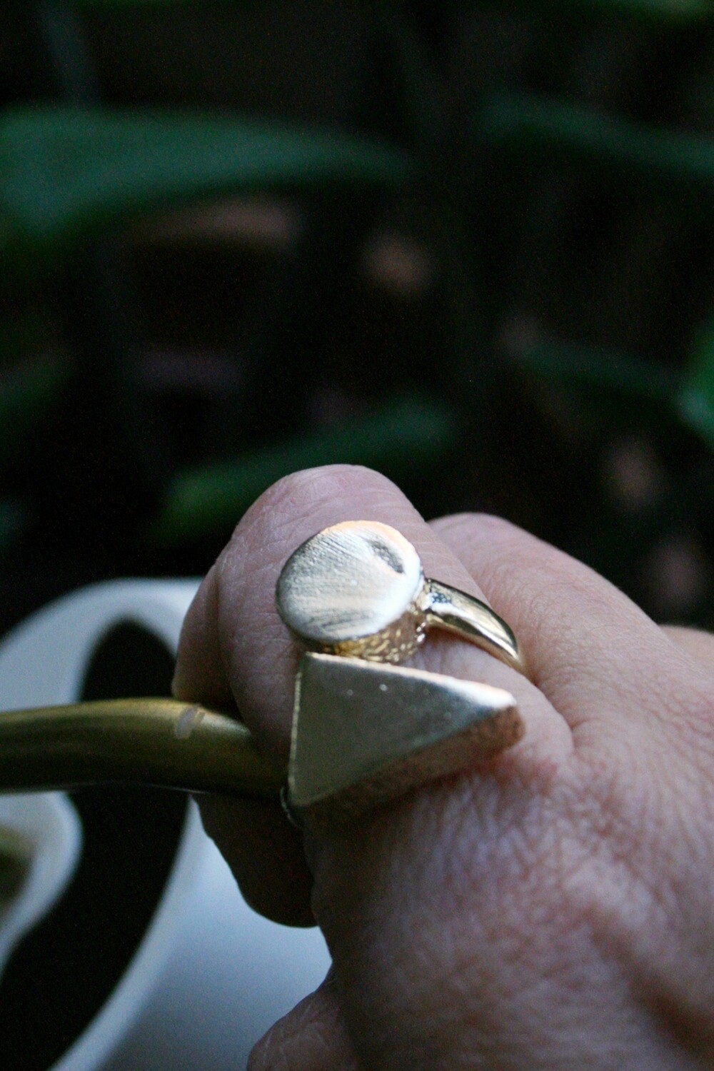 TRIANGLE RING