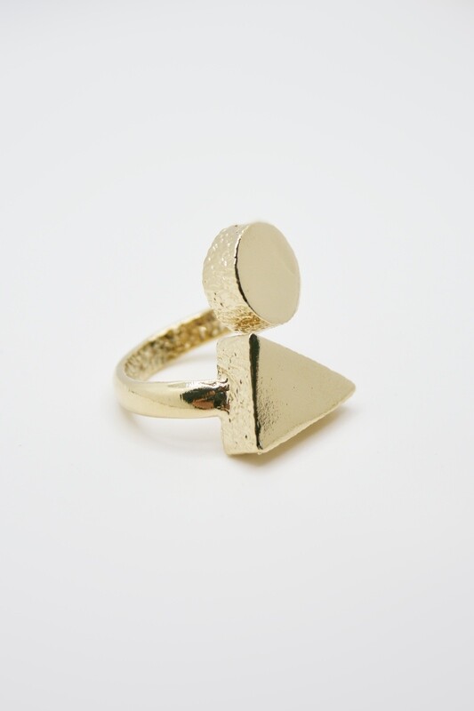 TRIANGLE RING