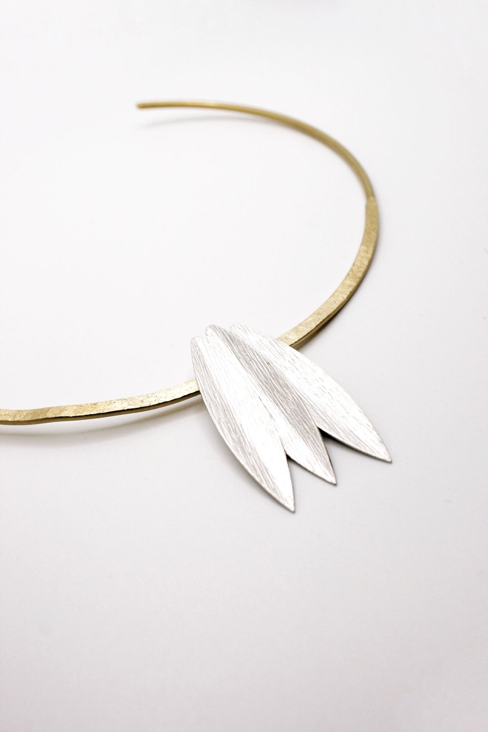 XL TRICOLOR MIMOSA NECKLACE