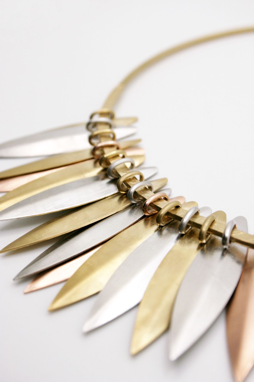 XL TRICOLOR MIMOSA NECKLACE