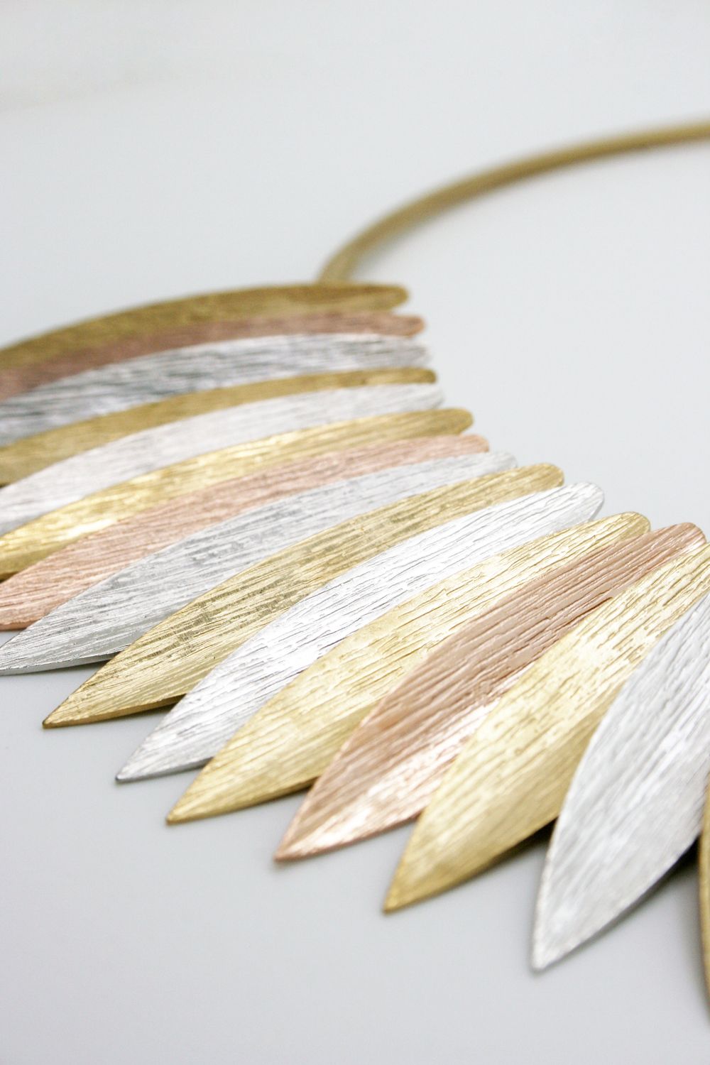 XL TRICOLOR MIMOSA NECKLACE