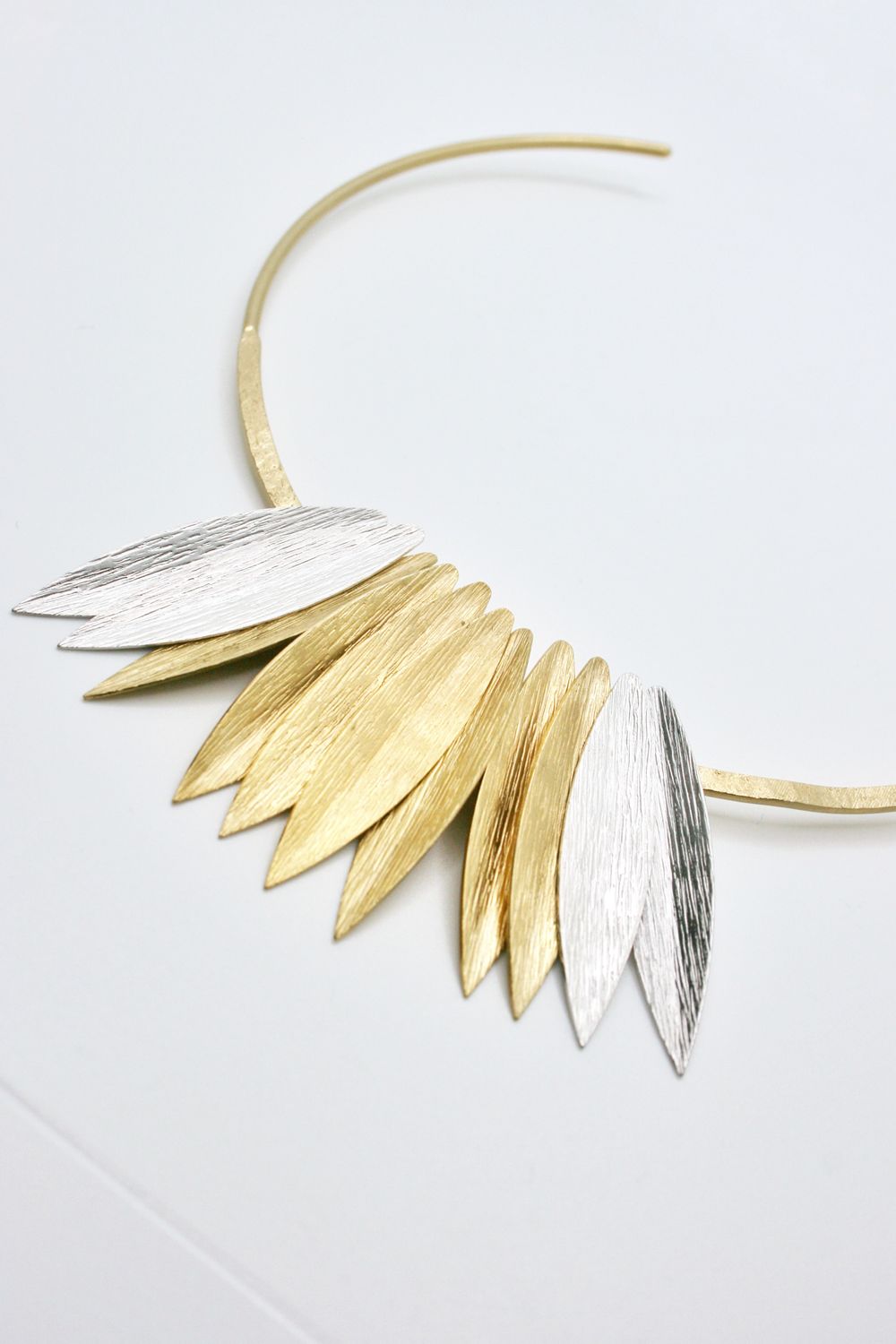 XL TRICOLOR MIMOSA NECKLACE