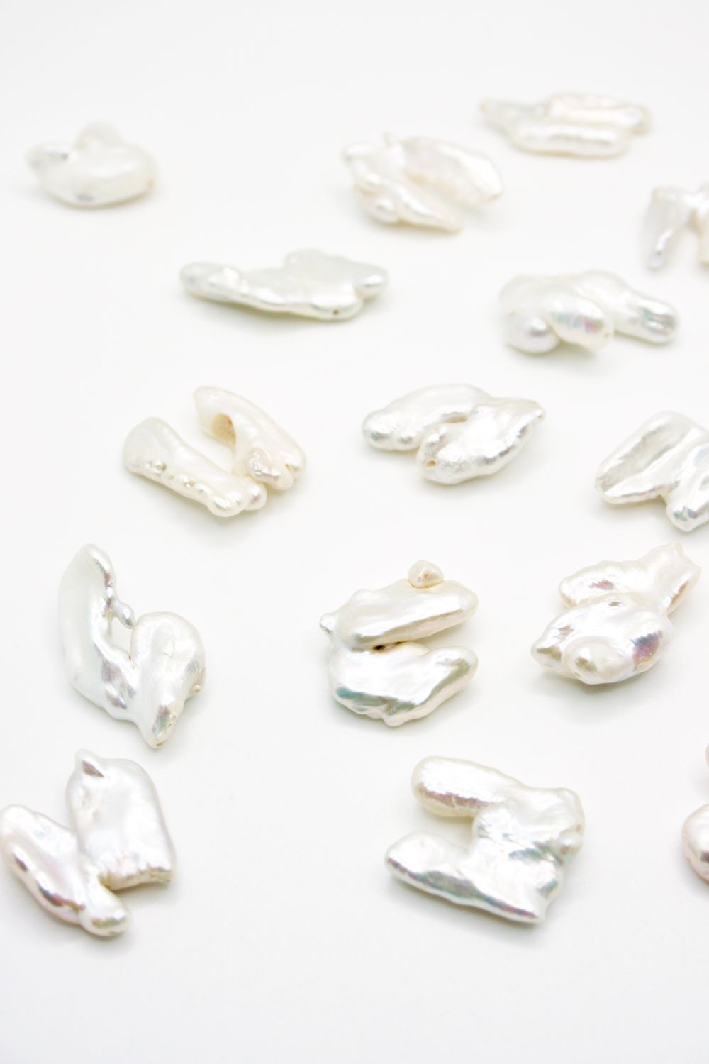 LONG FLAT PEARL EARRINGS