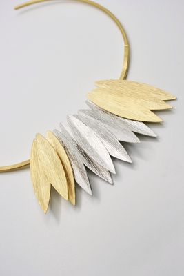 MIMOSA BICOLOR NECKLACE 12 LEAVES