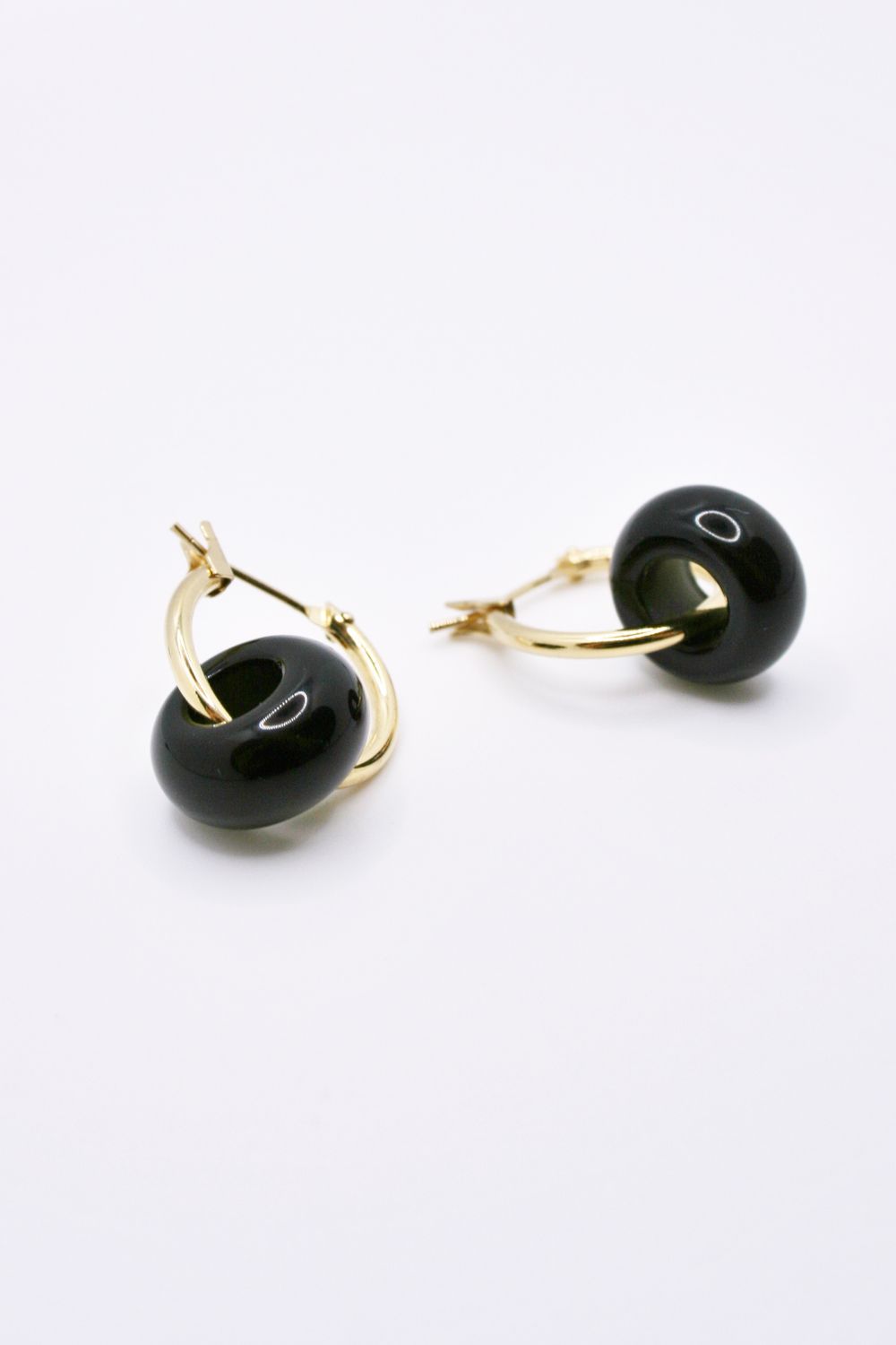 S HOLE OBSIDIANA EARRINGS