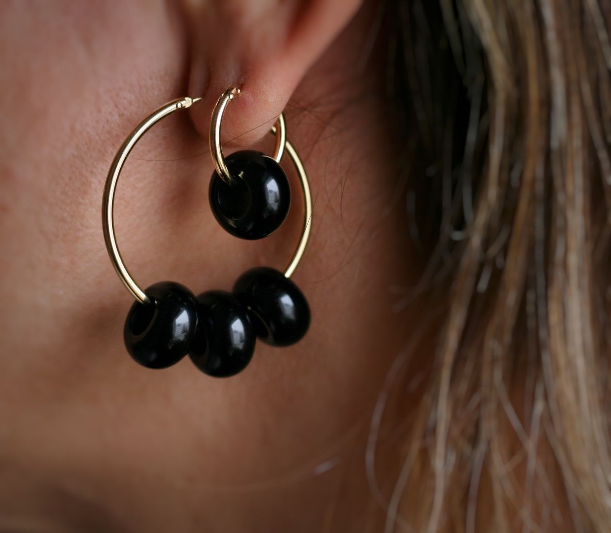 S HOLE OBSIDIANA EARRINGS