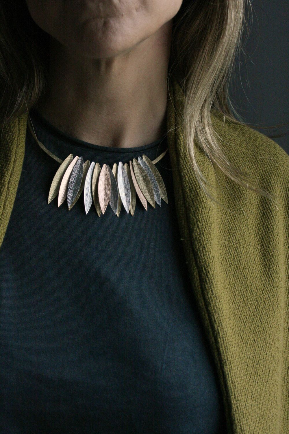 XL TRICOLOR MIMOSA NECKLACE