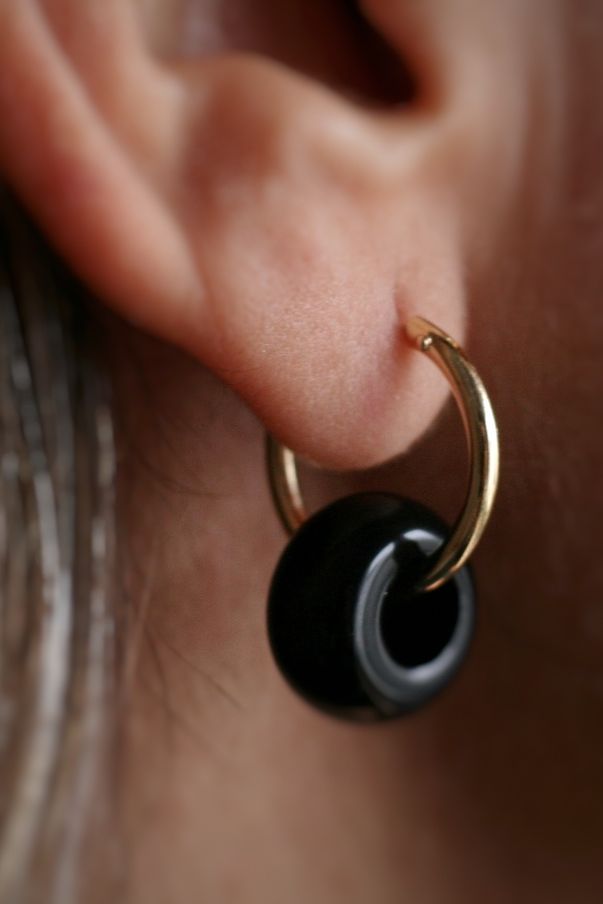 S HOLE OBSIDIANA EARRINGS