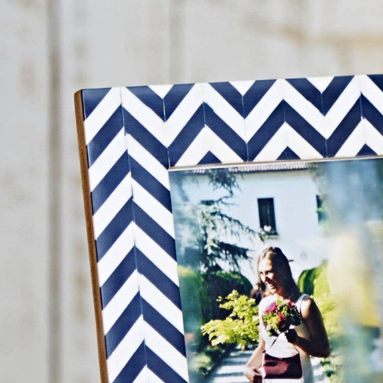 Chevron Patterned Photo Frame (6x4) - Black