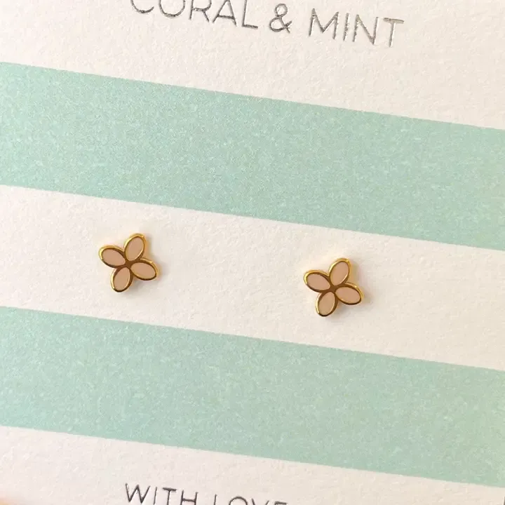 Geo Floeer Studs With Sand Enamel