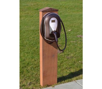 Ladesäule | Stele | Standfuß | Azobé-Hartholz | Universell nutzbar | Braun Ladesäule | Stele | Standfuß | Azobé-Hartholz | Universell nutzbar | Braun