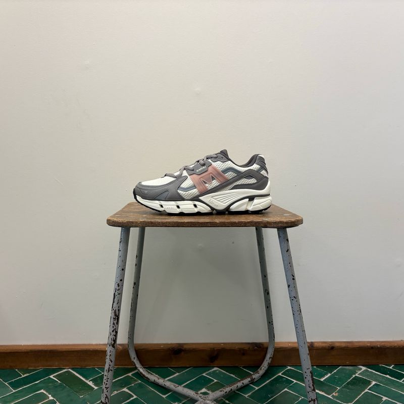 Karhu Super Fulcrum Gray Flannel / Adobe R Adobe Rose F860029