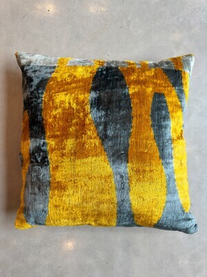 IKAT Kissen - 50 x 50 cm IKAT Kissen - 50 x 50 cm