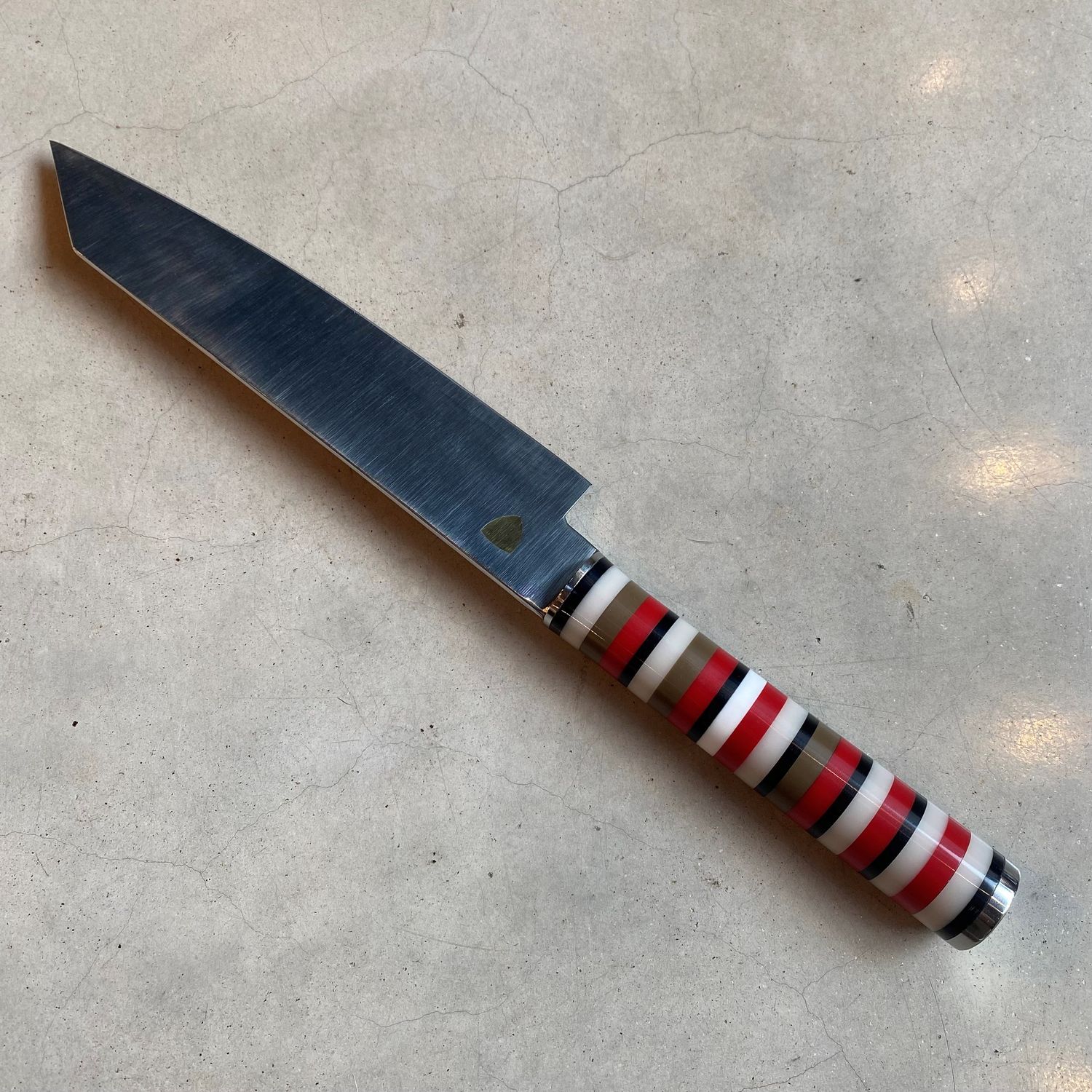 Santoku-Messer - rot, braun, schwarz