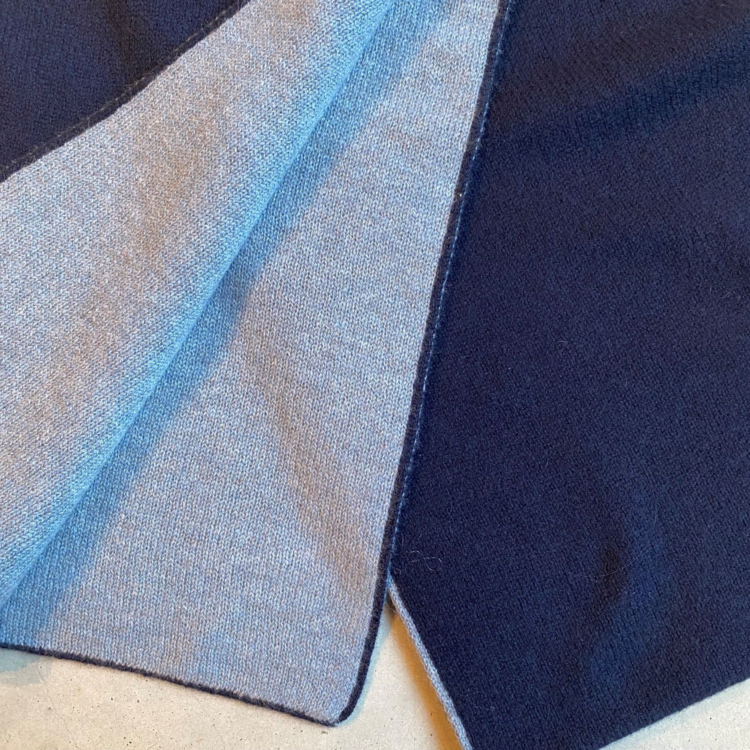 Schal aus Cashmere - dunkelblau/ blau