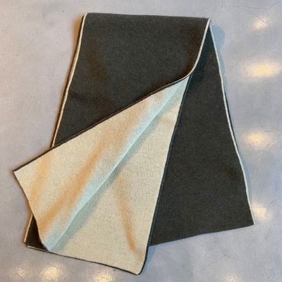 Schal aus Cashmere - grün/ champagne