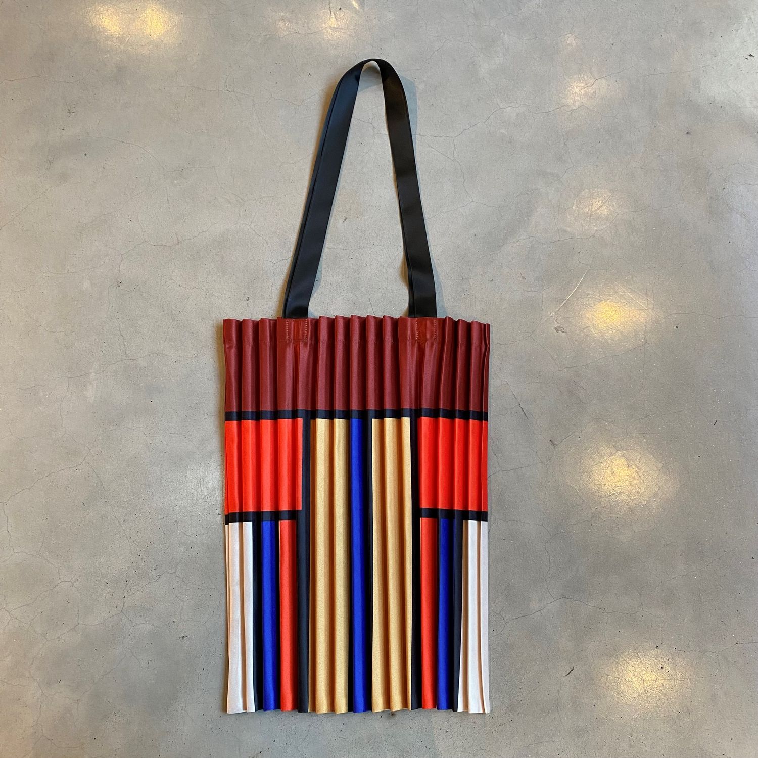 Faltentasche aus Satin - rot, gelb, blau
