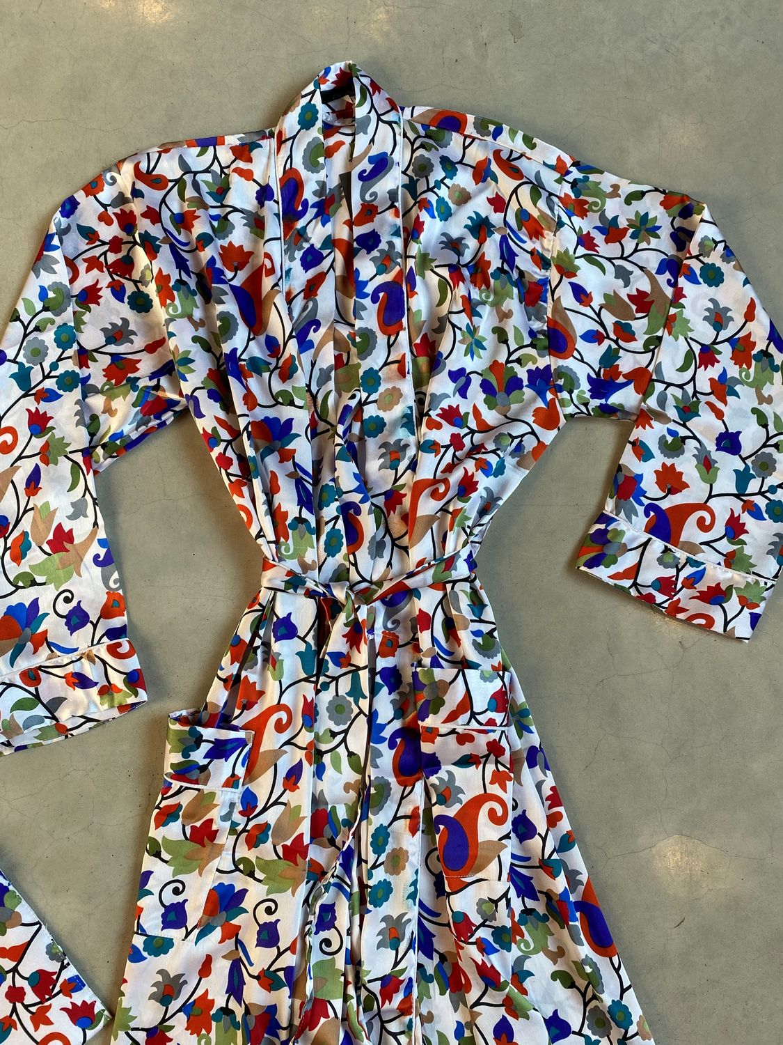 Kimono aus Seidensatin - mehrfarben
