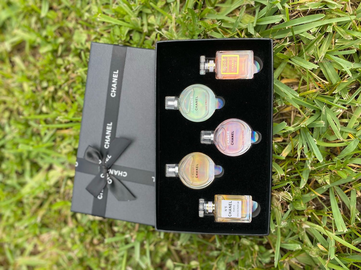 AUTHENTIC CHANEL SET - 5 PIECES